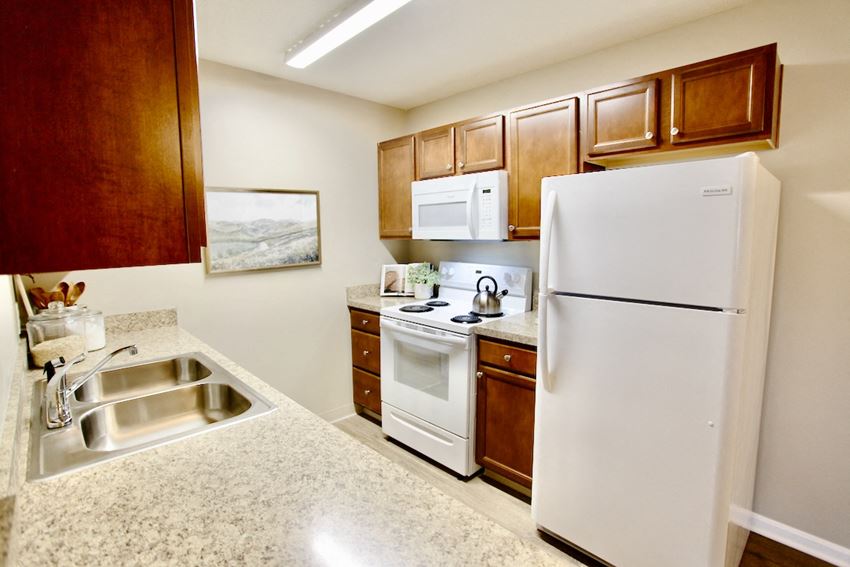 Laurel Bluff Apartments, 8465 Silver Maple Circle, Reynoldsburg, OH